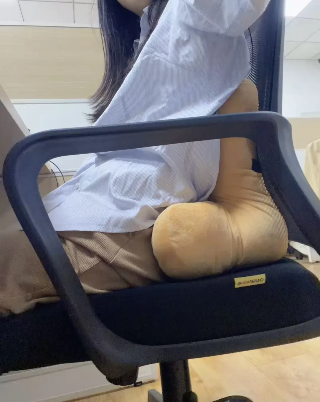 10/15早晨B站搜“午睡枕”最新40条10条零赞投放、館長切片22秒连发4条、初空四喵2分钟5连发、同标题跨号64秒4条,知乎2021老帖改口“2026最新午睡神器”、小红书“骂广告”帖自己在评论报店名:双11把1.5小时午休交给午睡枕之前,先认1波投放、破3个障眼、跑3分钟开孔自测、结3档价位账、走3条路线