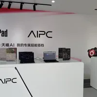 郑钦文中网夺冠夜，守了20年的小黑也发出冠军礼：你到底能拿到啥？