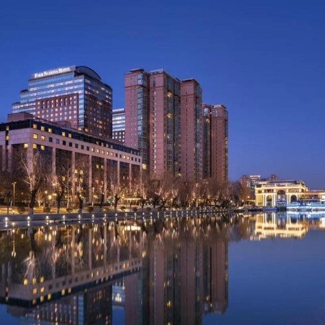 双11开闸今夜，我把全网16条"约不上、过期不退"的帖子对完了：你囤的房券，法律上叫"预付式消费"——锁房有3种，过期有4种结局，2025年5月1日之后买的券都适用新规