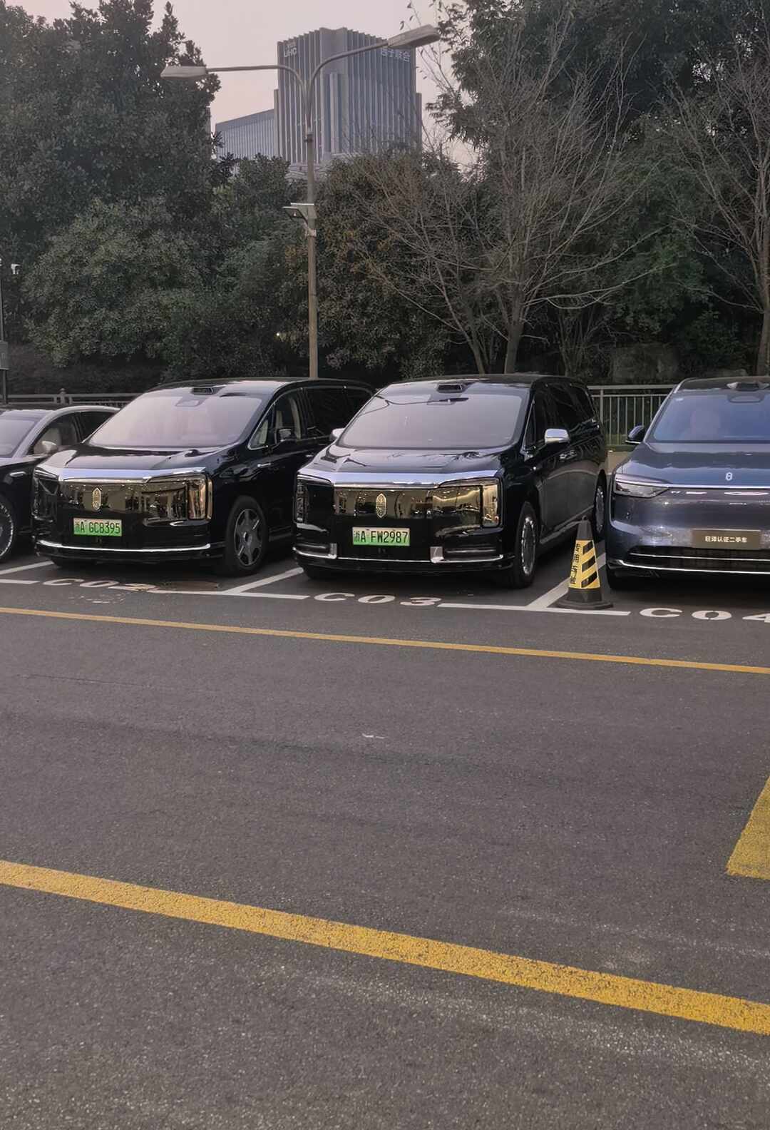 64.8万起、9月只卖出7台:被软文刷屏的尊界V680,到底该不该买?