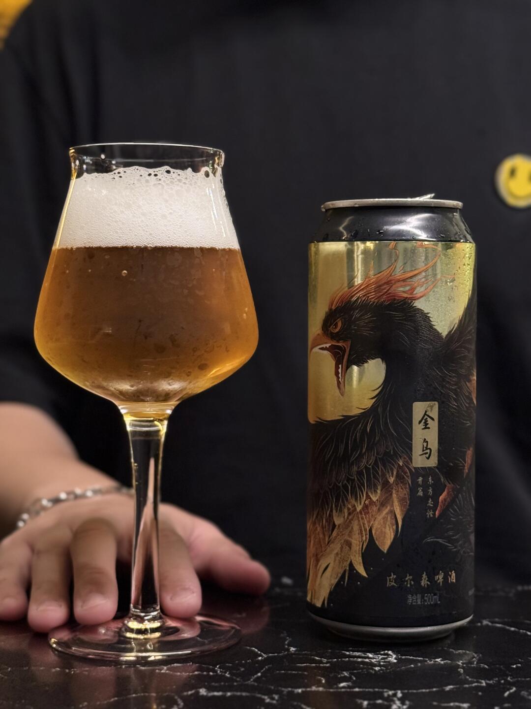 同款精酿,酒馆倒出来好喝两个档?先给你的杯子做次冷水测试——挂壁小气泡说明它没洗干净