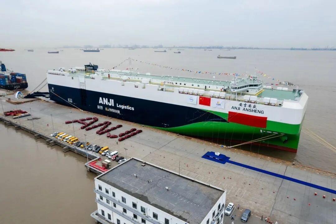油车要完?出口420万辆、退税砍的是电车——这轮政策没动燃油车
