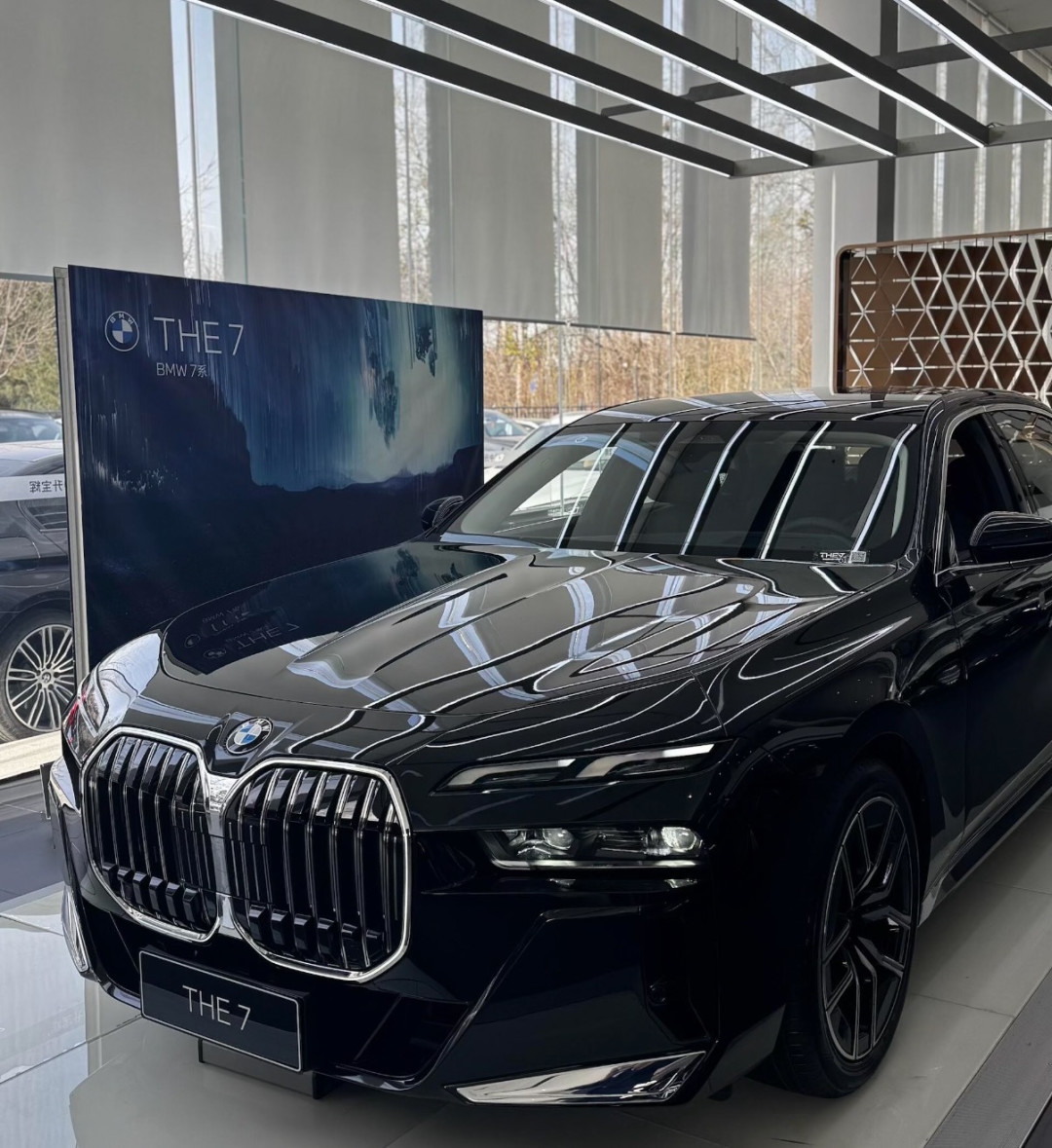 油车要完?出口420万辆、退税砍的是电车——这轮政策没动燃油车