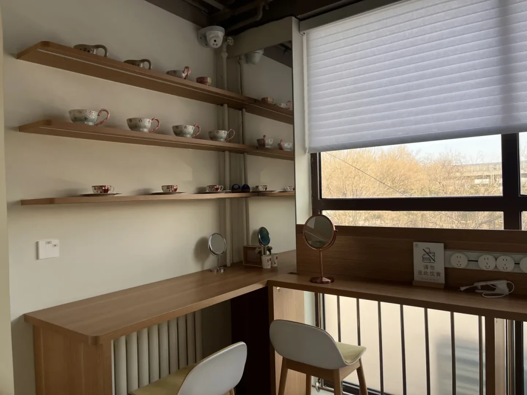 第一次一个人旅行,别光看vlog上头:去哪座城、睡哪张床、不越哪条线,上万条亲历评论替你吵完了
