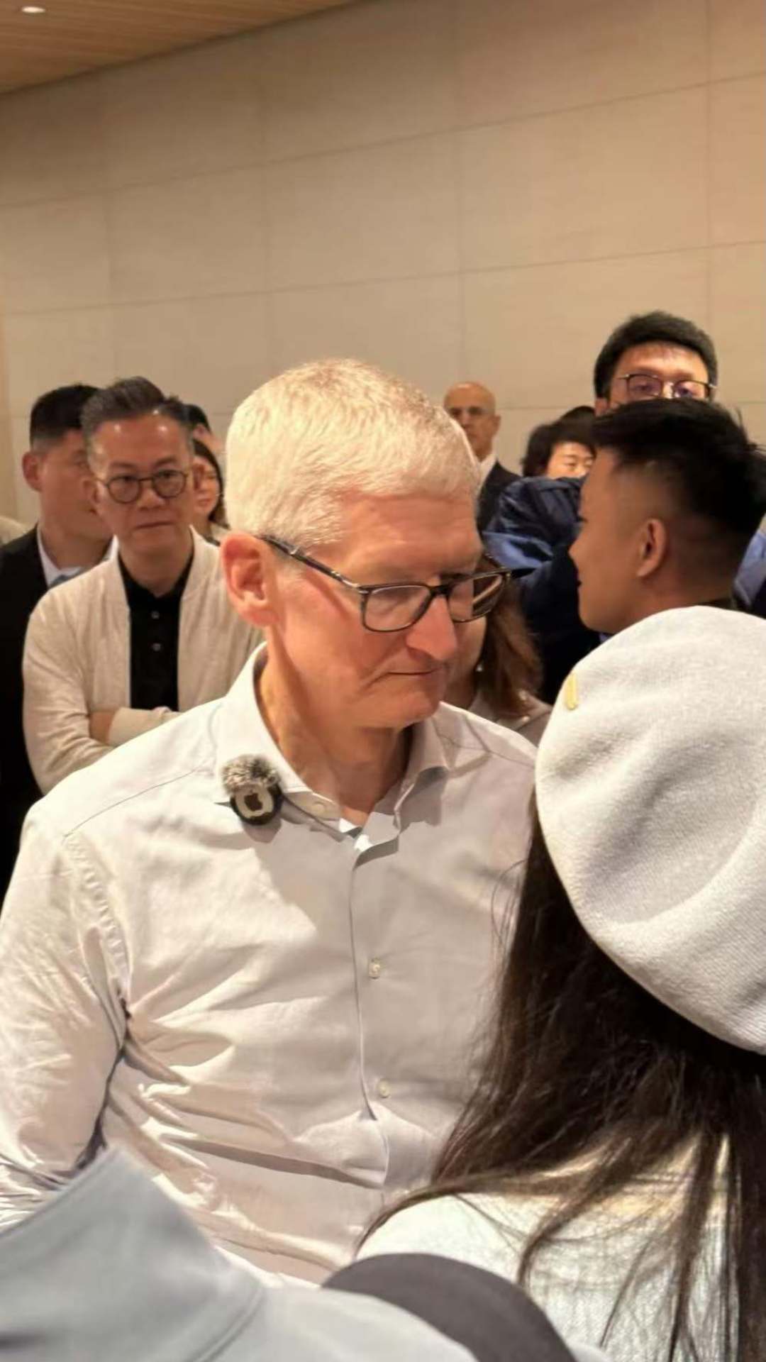 库克衣领上的