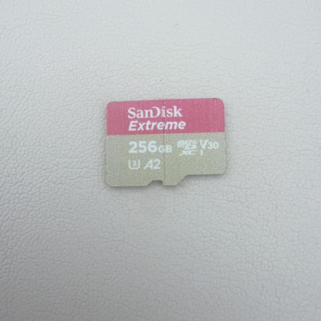 折断的闪迪256G存储卡实物