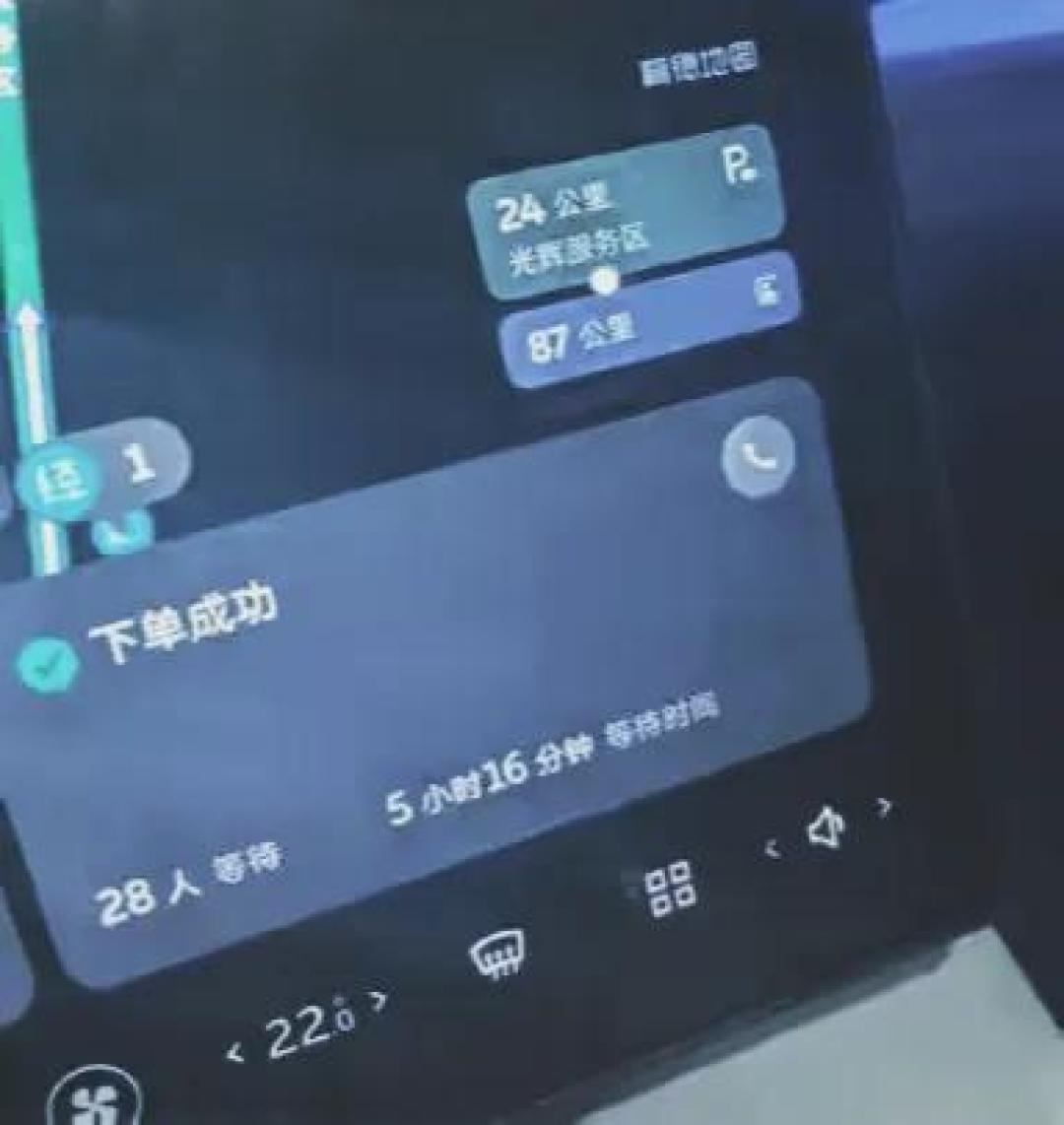 200台车排队、充到80%被撵走:国庆服务区抢桩大战,纯电和增程车主这笔账都算错了