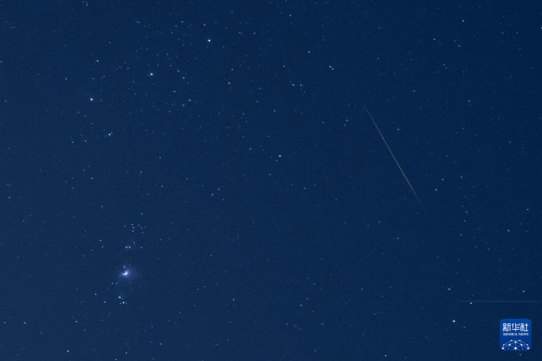 「极大在凌晨2时」撞上「月亮2时多才落」:猎户座流星雨的拍摄党,10月21日晚出门前,先把月光窗口、参数、出片预期这三本账对完