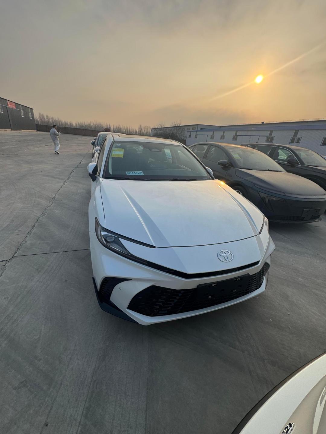 油车跌成这样了?先分清两种油车:纯燃油销量腰斩,混动逆势+25%