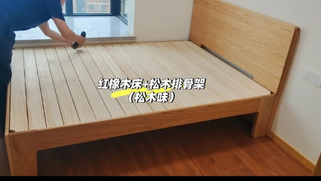 「净味油漆」是详情页写的,「关窗半年还有味」是买家晒的:对完11帖源氏木语气味争议、两千多条评论,15号付定金前,先把味道拆成「木、漆、辅材」三本账