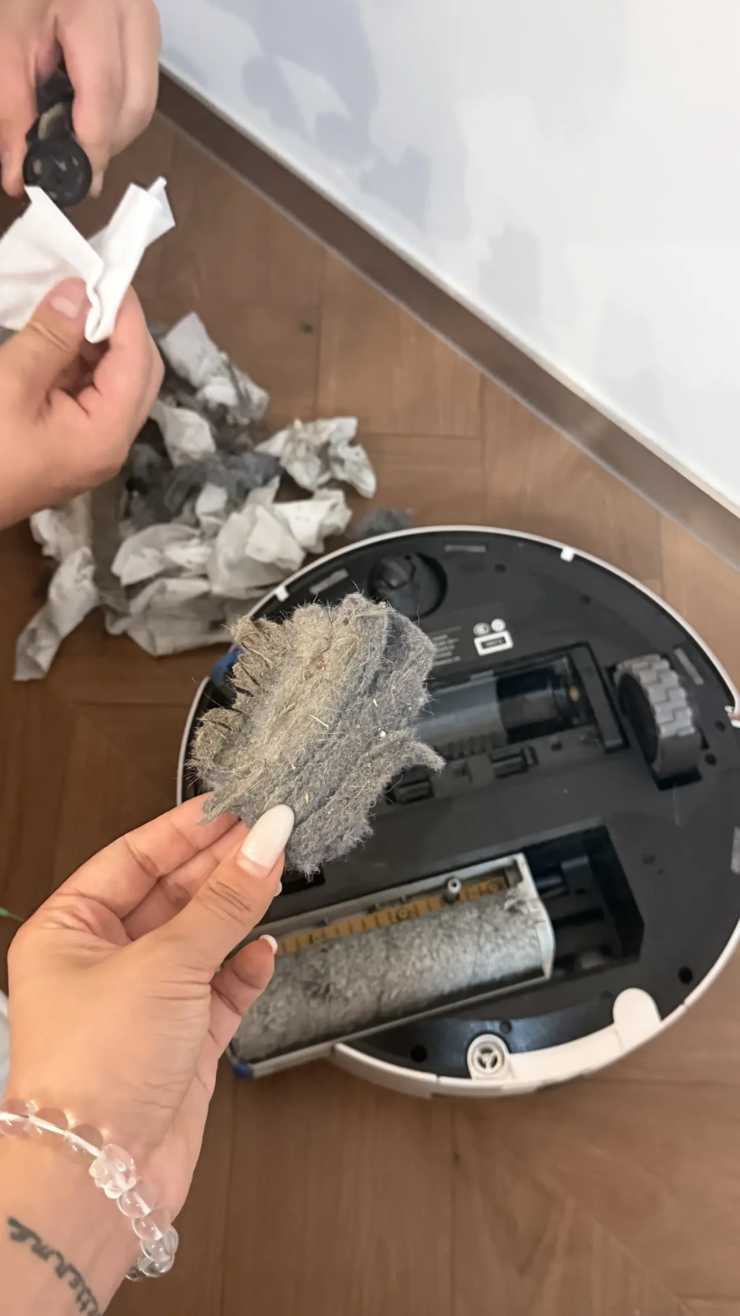 宣传说“0缠绕”,评论说“每个齿轮都缠”:双11付钱前,把科沃斯的防缠账拆开