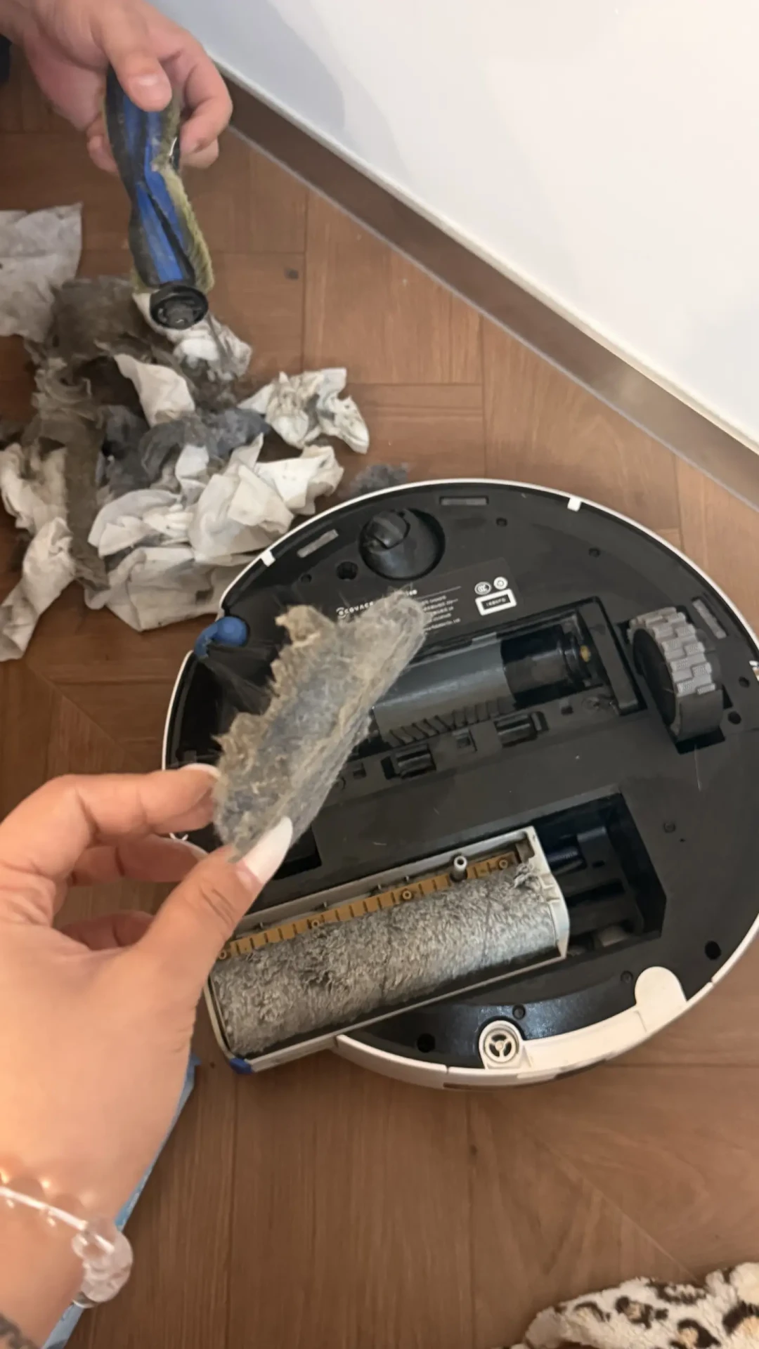 宣传说“0缠绕”,评论说“每个齿轮都缠”:双11付钱前,把科沃斯的防缠账拆开