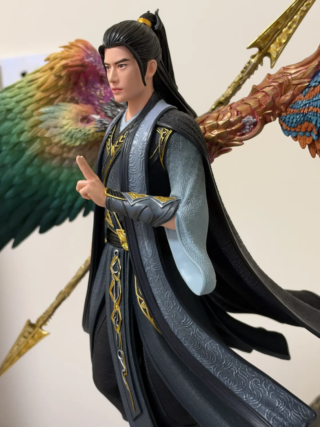 恭迎韩天尊进柜前,先摊开第二张账单:大韩立到货潮里,剑架、灯箱、痛柜的钱该不该花