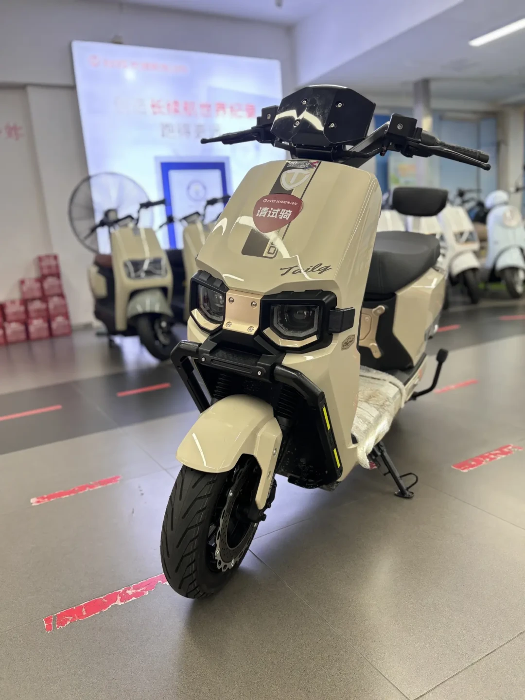 台铃苍穹把车主分成两拨:两万公里说