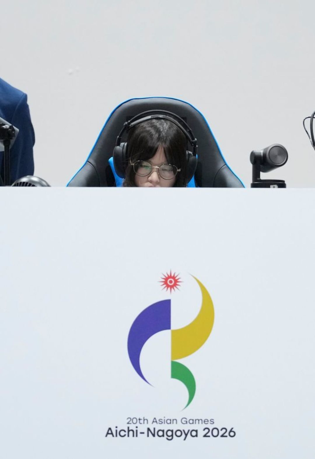 首位亚运电竞女冠军:她爸后悔拦她打游戏——但别急着抄这条路