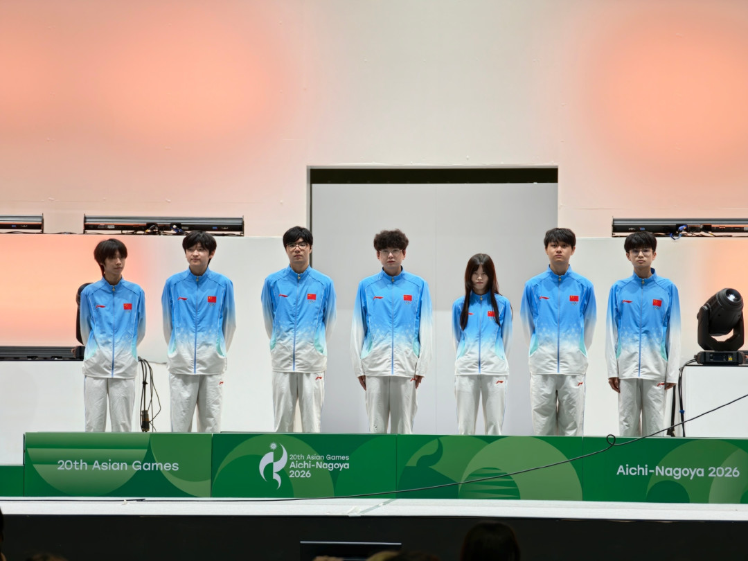 首位亚运电竞女冠军:她爸后悔拦她打游戏——但别急着抄这条路
