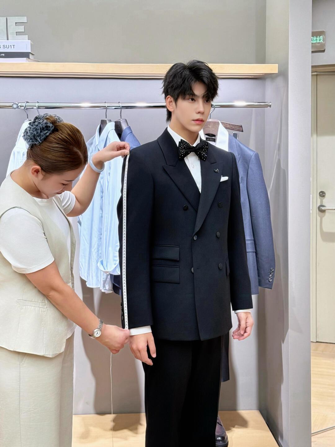 婚礼西服别交定制税:报喜鸟7天定制更像套码改,先看面料