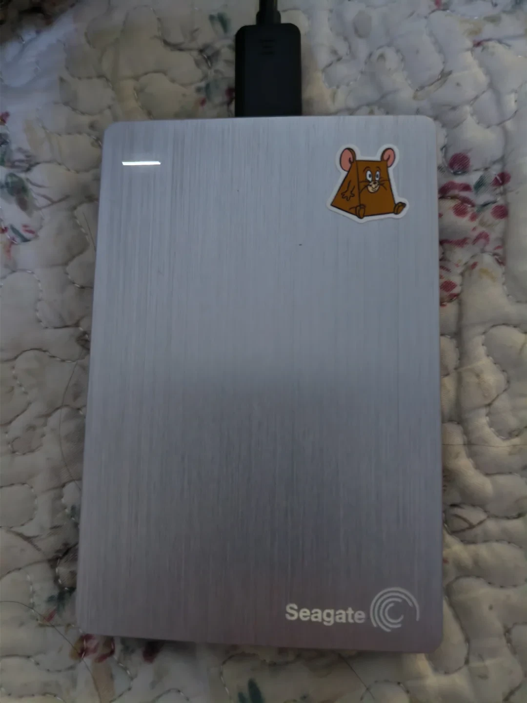 你抽屉里的旧硬盘正在悄悄涨价：2T薄盘250起，这三类我劝你先别卖