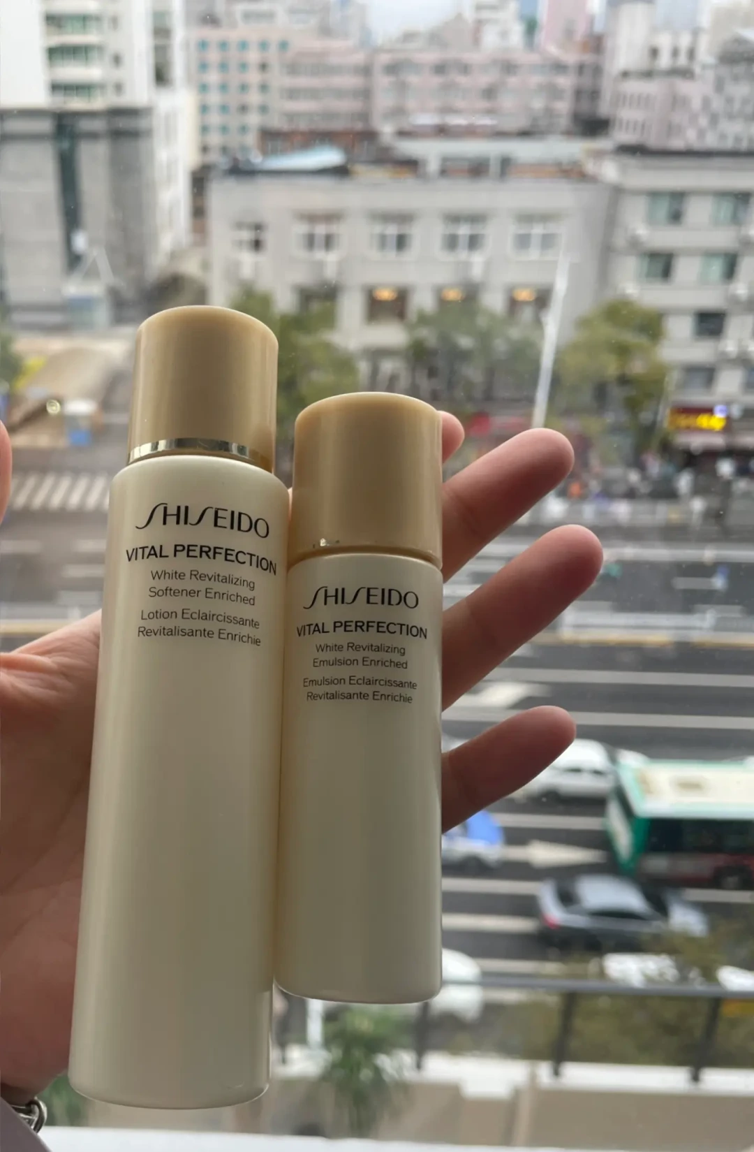 资生堂悦薇水乳套装和怡丽丝尔水乳怎么选?按保湿、抗初老、提亮拆开看