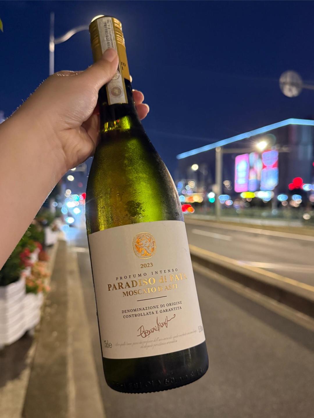 从48元起，白葡萄酒挤进冰柜：不用醒酒，冰镇就喝