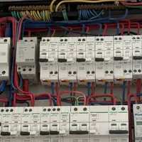 配电箱"价格刺客"刷屏：施耐德R9一套报价看懵装修人——该不该全换、漏保带几路、正泰能不能替，看完自己就能列配置单