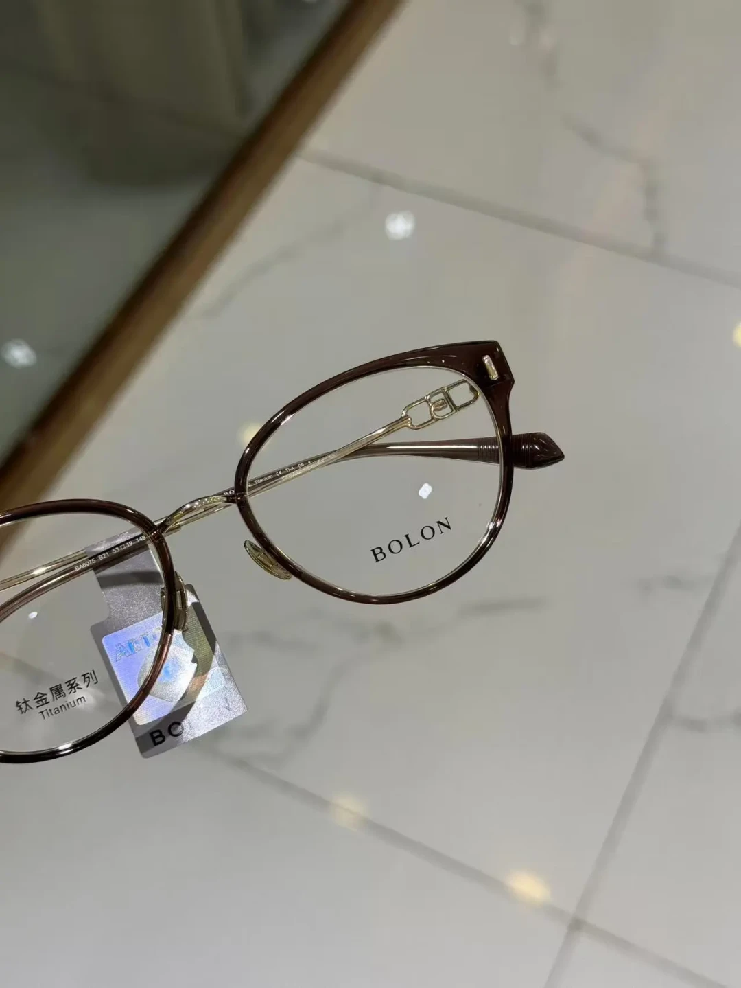 双11前,暴龙柜台挤满来问