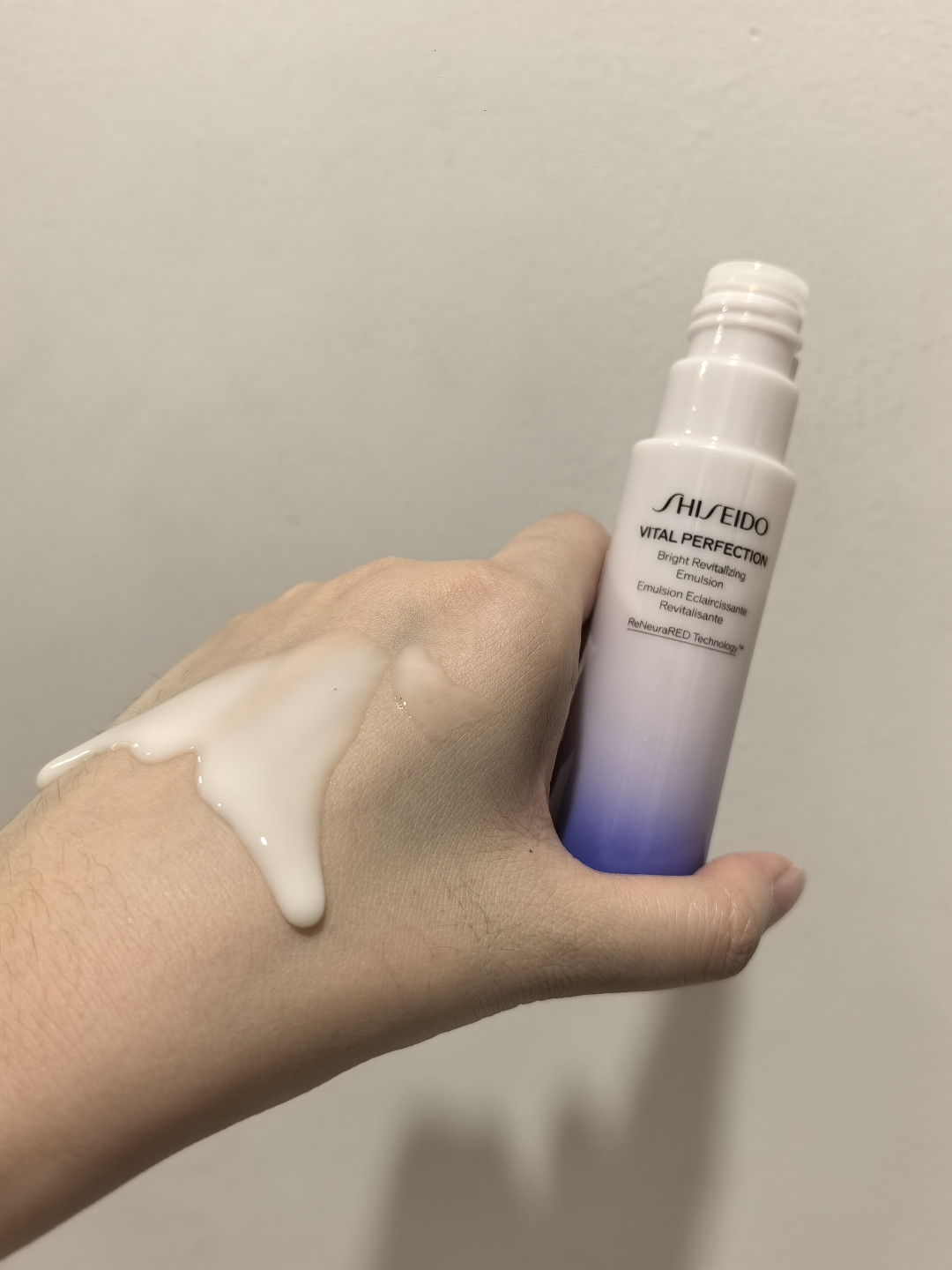 悦薇水乳黏不黏、油皮能不能用?对着官方质地口径和多条空瓶反馈,一次说清
