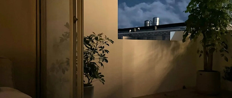 夜深之后，站在阳台仰望夜空