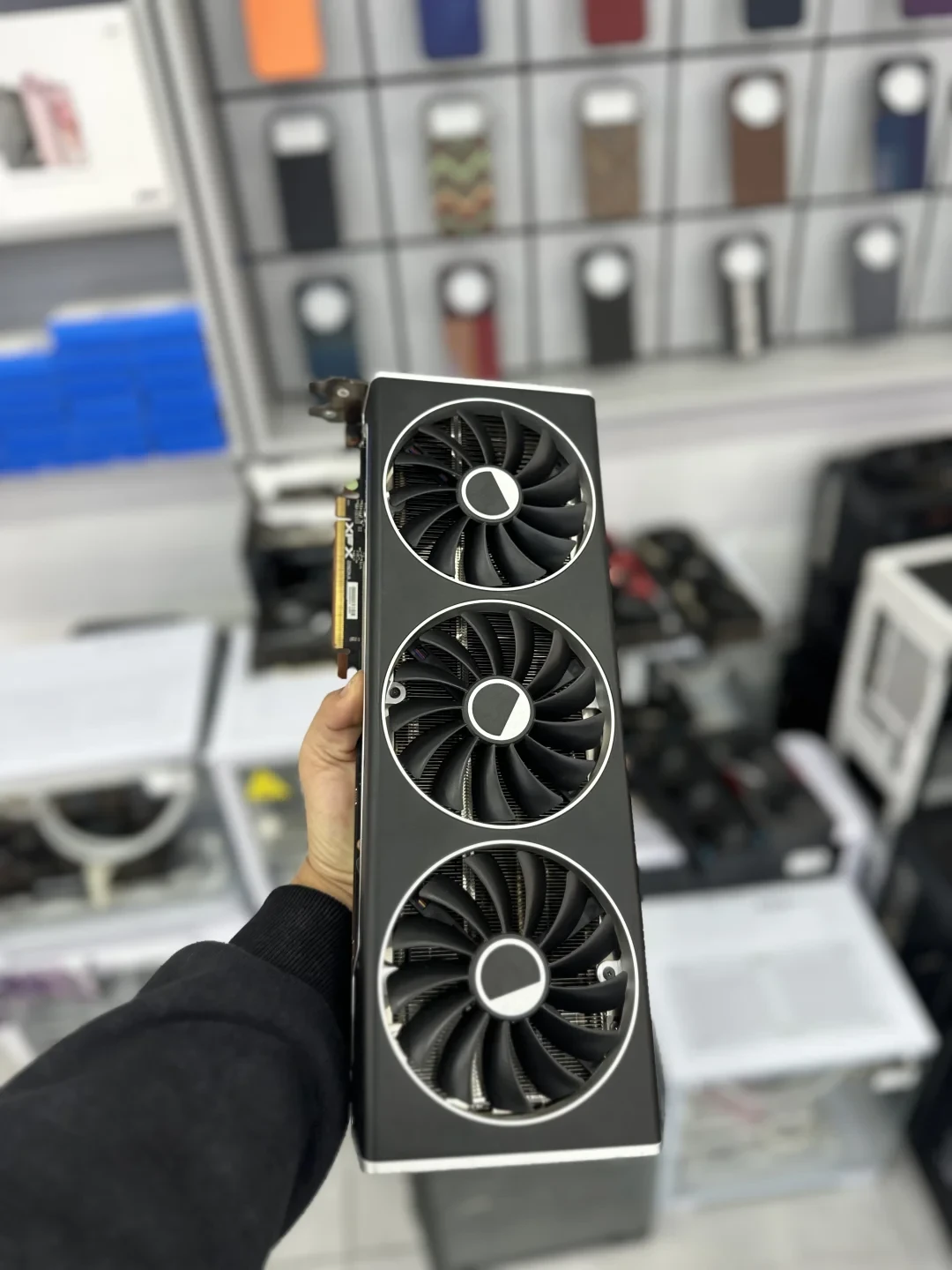 新卡一路涨，闲鱼里的讯景卡突然好卖了：7笔交易样本+5个维修样本，掏钱前先查供电口和这三样