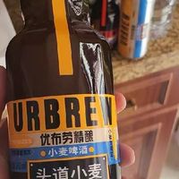 背标写"熟啤酒"，不是不新鲜的意思