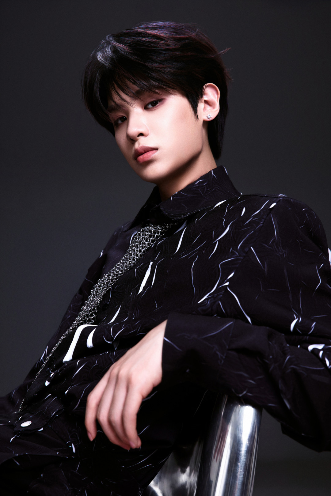 188元贴脸看黄明昊40分钟:他的VR演唱会开始