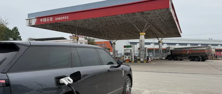 95号汽油停在9.17元、今晚“不作调整”：家庭第一台车，电车和油车到底怎么选？