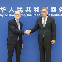 商务部部长王文涛会见美国苹果公司执行董事长蒂姆・库克
