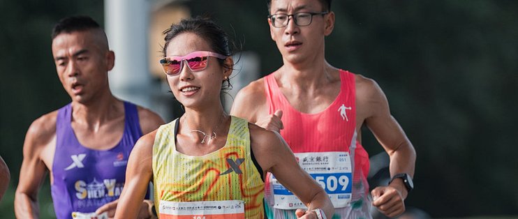 跑步装备里最容易被低估的一件，其实是眼镜