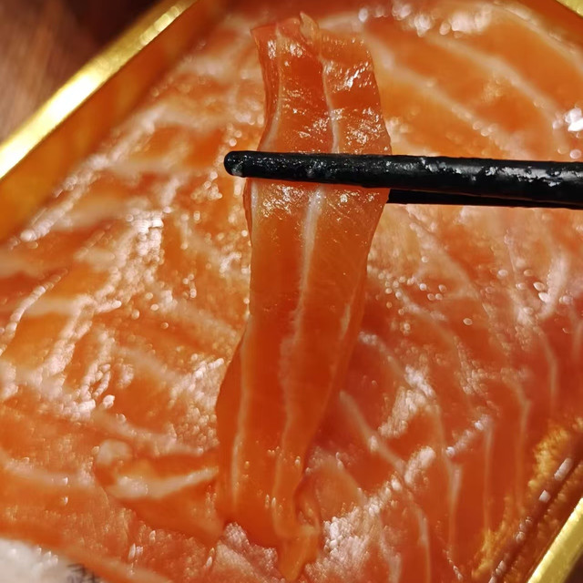 冰鲜三文鱼鱼腩中段400g：GB10136可生食，性价比拉满