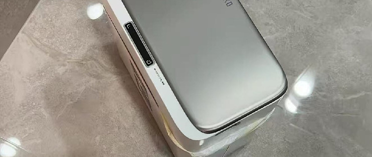 马桶和墙之间那 15 厘米，能塞一个桶