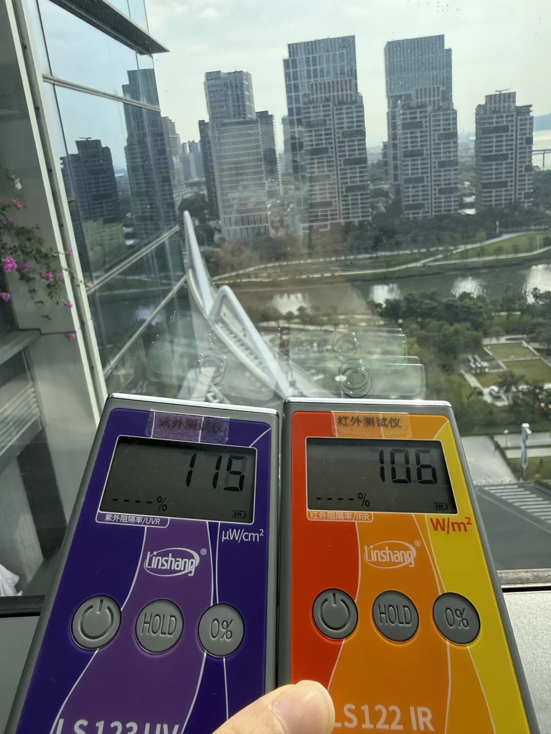 XPEL开始给房子和手腕贴膜了:官网已挂出8款建筑膜、5个表膜系列,而第一条真实用户吐槽已经出现