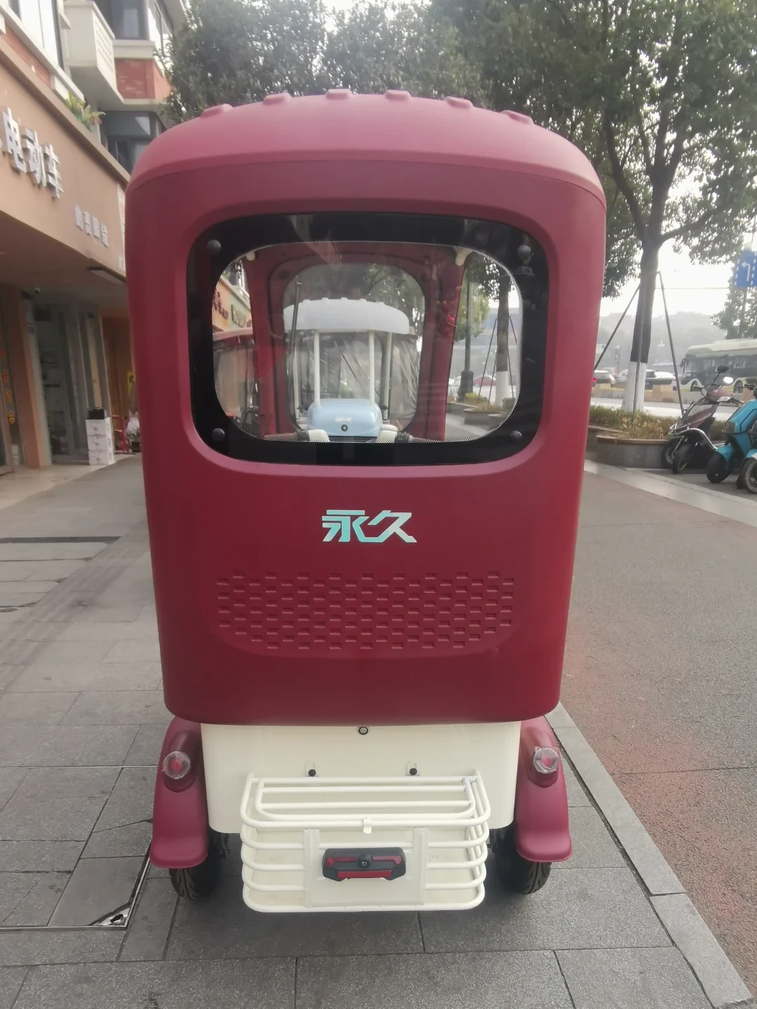 永久的破产新闻都在自行车那头,店里卖给爸妈的