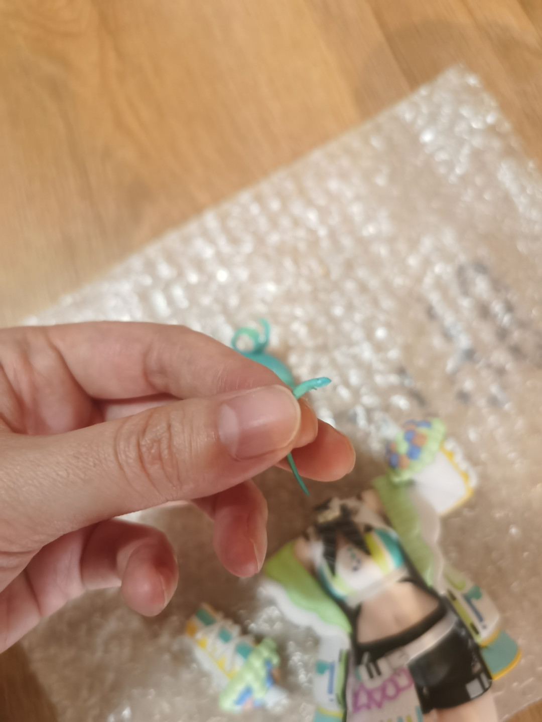 数了25条断件帖:断一半以上断在头发和桩位,手办的脆点是被设计出来的