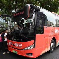 票价打至高铁的五分之一、上车点挪进地铁口：客运大巴为何被年轻人重新选中