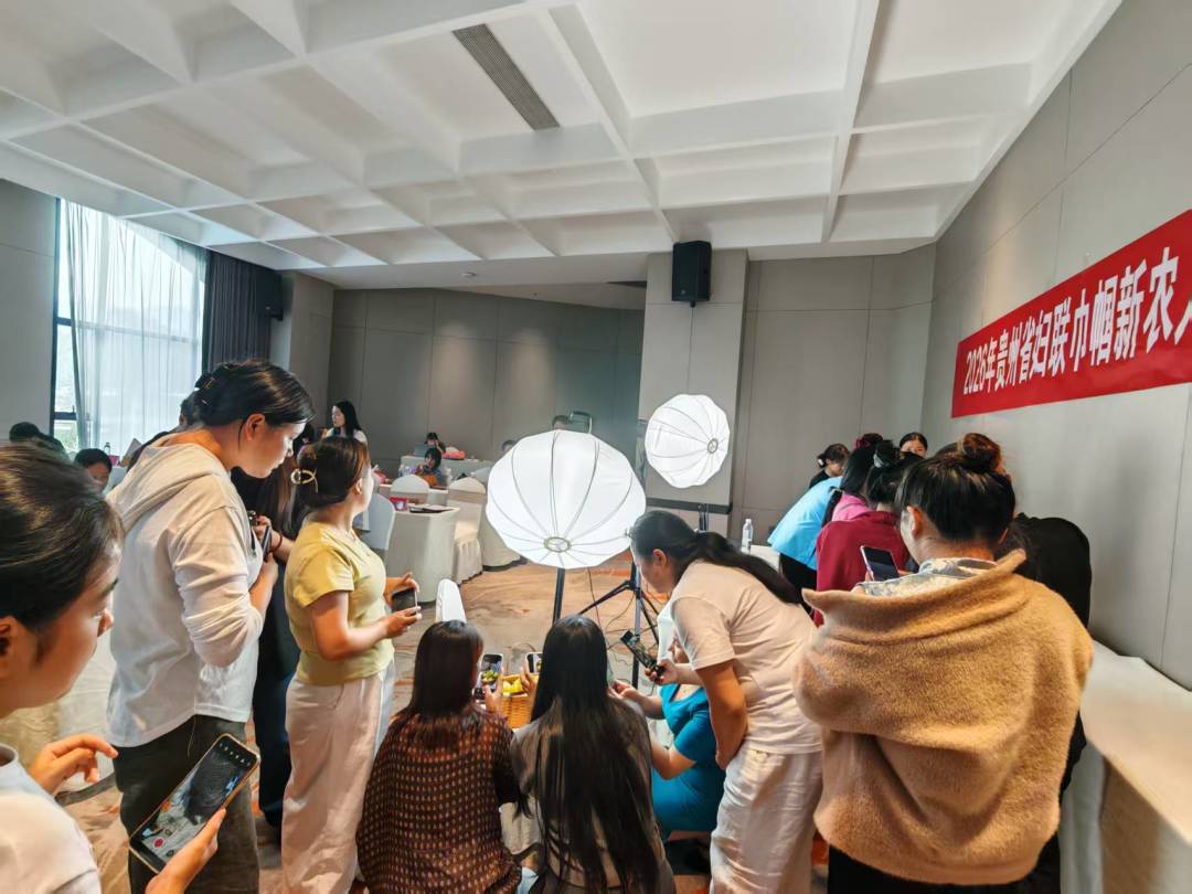 800元数字人顶掉2万主播后,双11前该不该把夜班交给AI:先算完这三本账