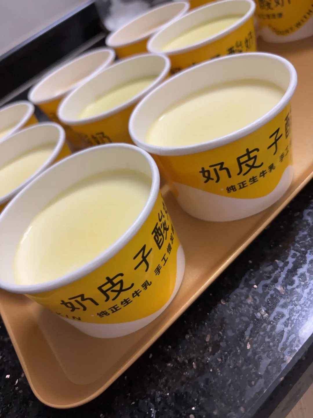 自制酸奶第一个翻车点不在菌,在奶货架:扒完4平台帖子和评论,我把常温奶、鲜奶、脱脂奶、奶粉的真实结果排了个序
