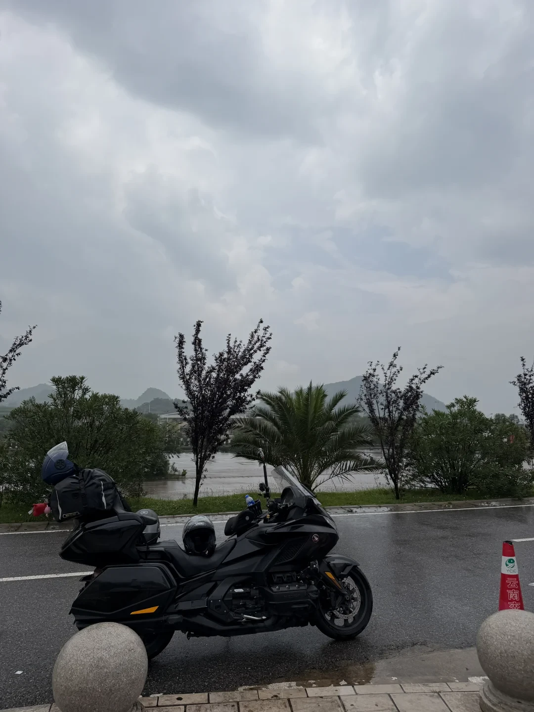 电锯事件全网在吵路权,真正会坑你的,是收藏夹里那份禁摩名单