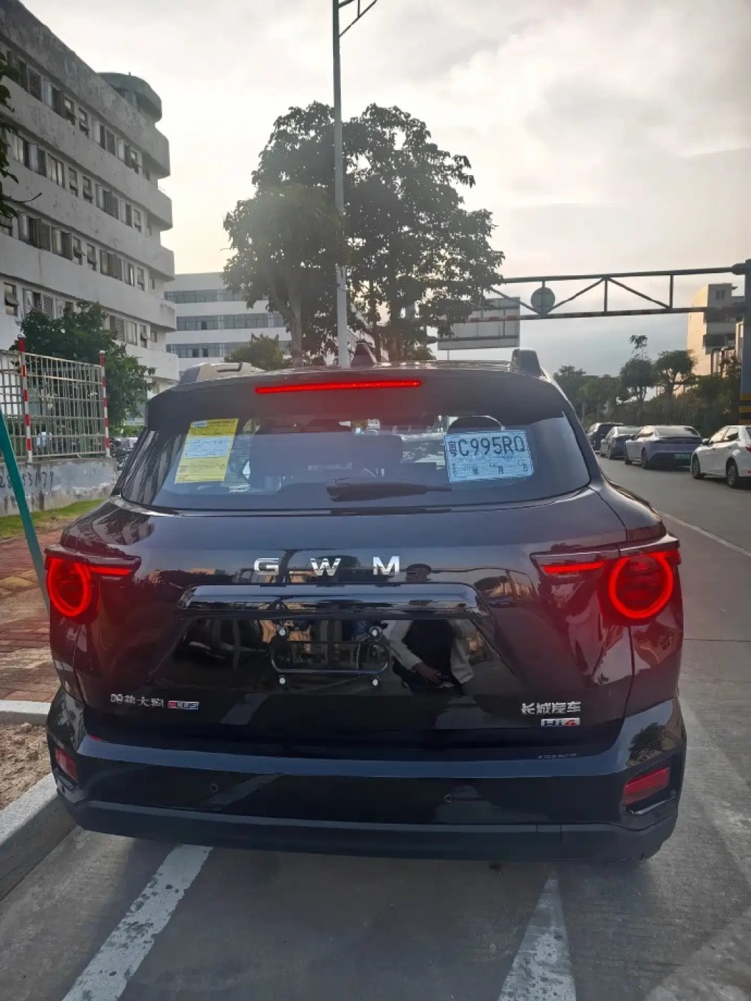 HEV限时10.59万起、PHEV落地约14万、退役试驾车7.99万：在三台哈弗大狗之间摇摆的家庭，先回答能不能装桩