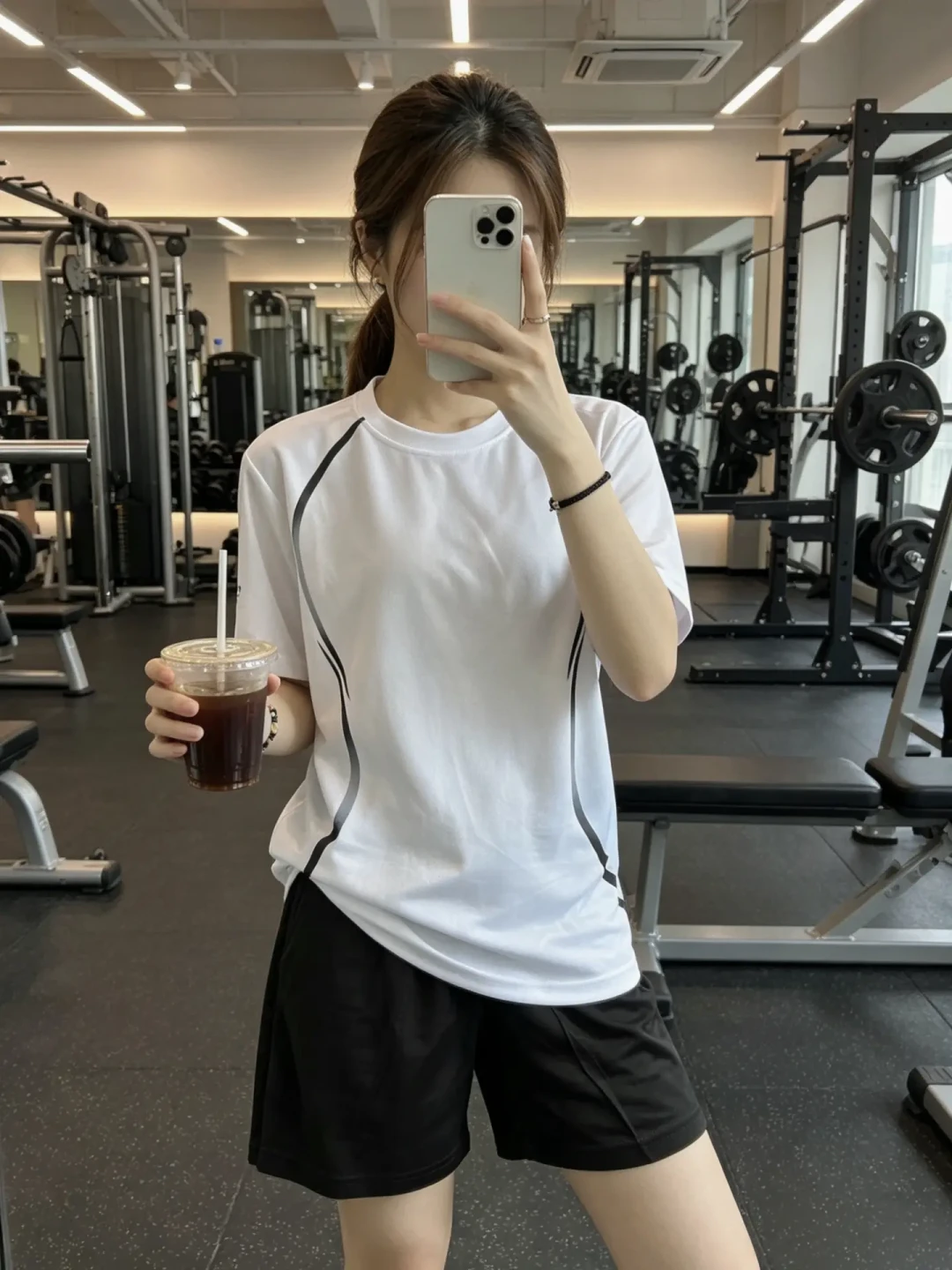 练完一身汗直奔商场？秋天运动服按这4关挑，不臭不尴尬不费钱