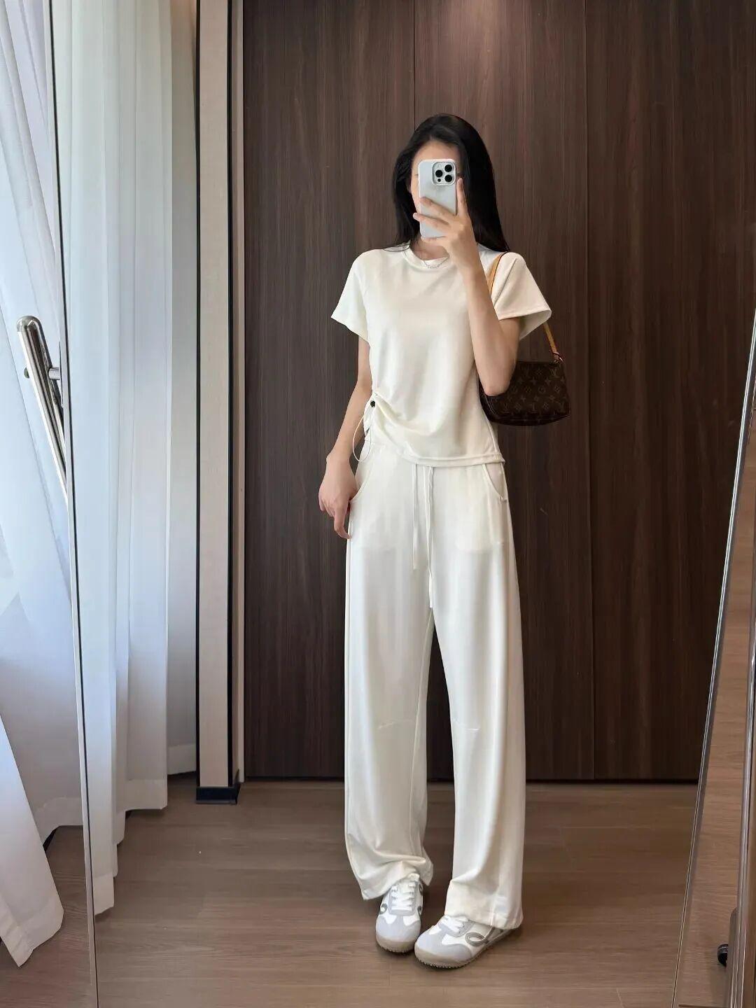 练完一身汗直奔商场？秋天运动服按这4关挑，不臭不尴尬不费钱