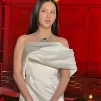 卡地亚高珠京都揭幕、Jisoo白裙刷屏 | Cartier10.15日报