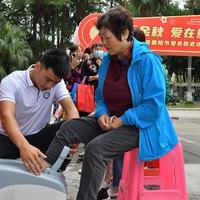 妈妈更年期别“忍忍就过去”：世界更年期关怀日，把就诊窗口、激素用法和补充剂税一次讲清