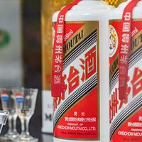 华茅新品亮相、茅台重回1300元 | 茅台10.15日报