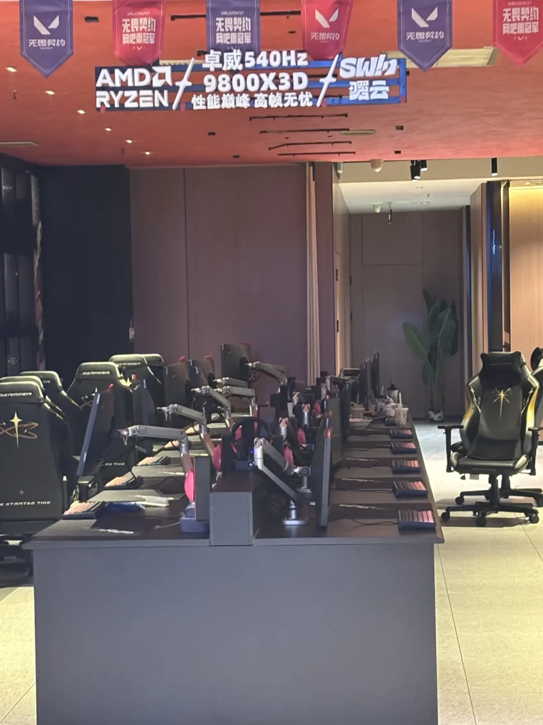 去看绿龙见面会，先得把你家桌面交出来：卓威硬核玩家日的